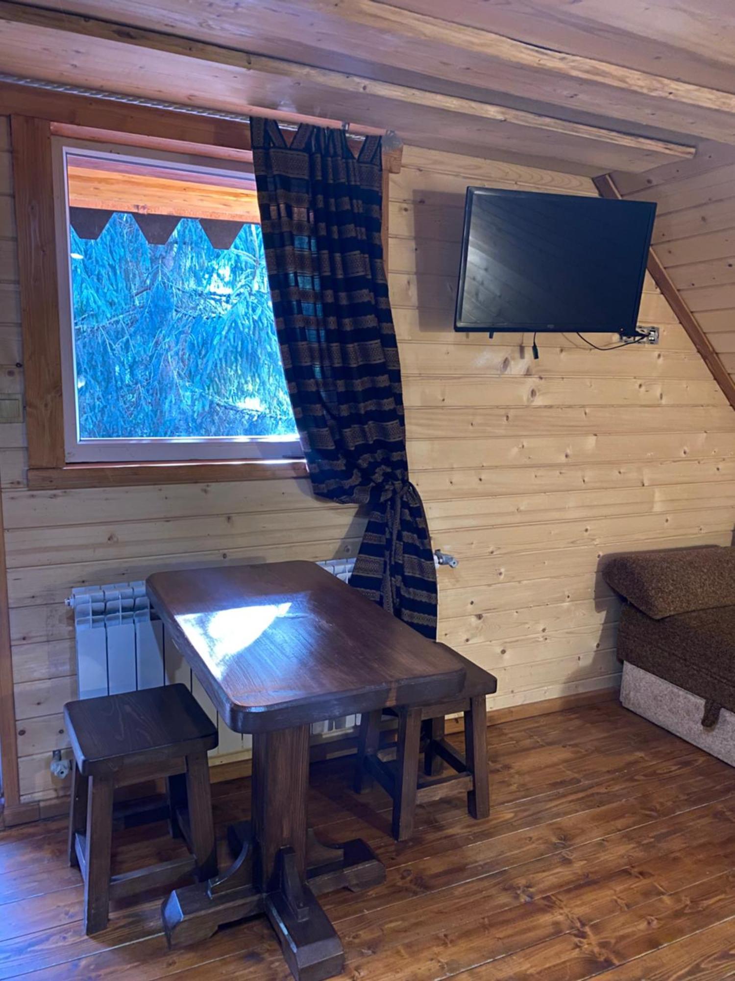 Номер 6 Садиба У Ані Synevyrsʼka Polyana エクステリア 写真